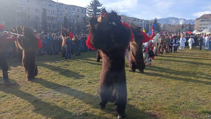 Parada Urșilor, Comănești, jud. Bacău. FOTO: Grig Bute, Ora de Turism