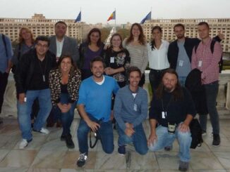 Grupul jurnaliștilor străini invitați în infotrip de Ministerul Turismului, balconul Palatului Parlamentului, București. FOTO: Grig Bute, Ora de Turism