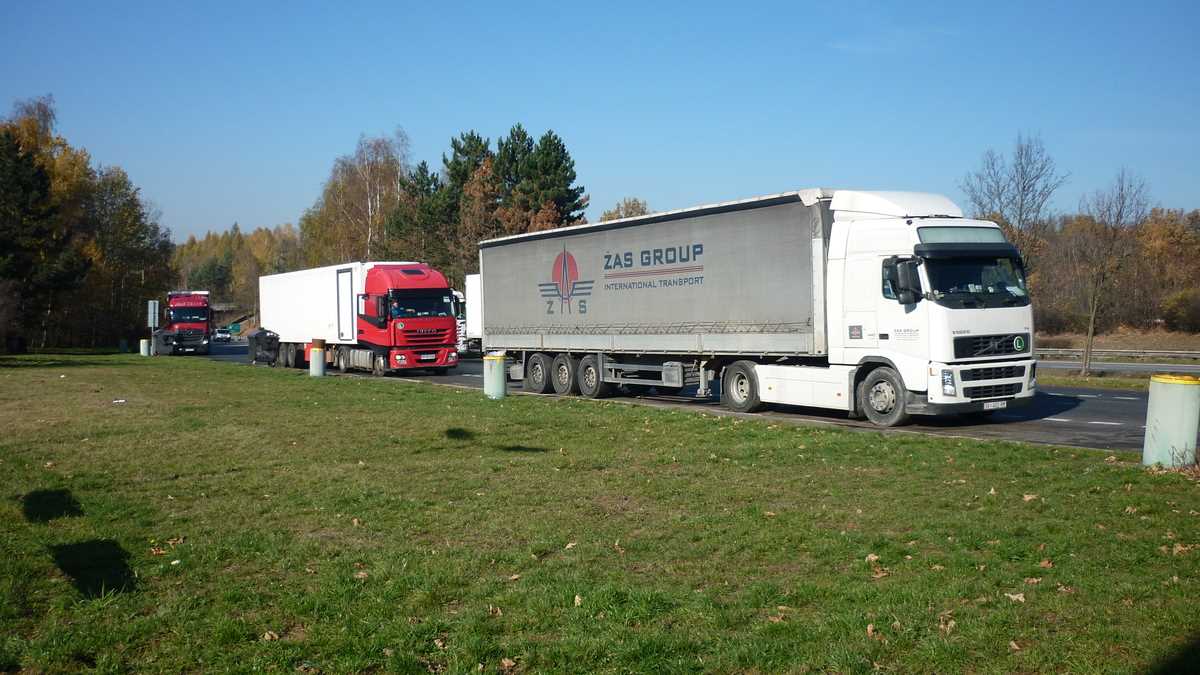 Camioane în parcare din Cehia. FOTO: Grig Bute, Ora de Turism