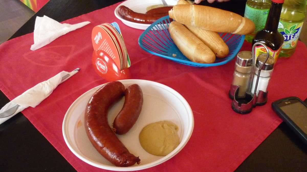 Wurst în restaurant de autostradă, Germania. FOTO: Grig Bute, Ora de Turism