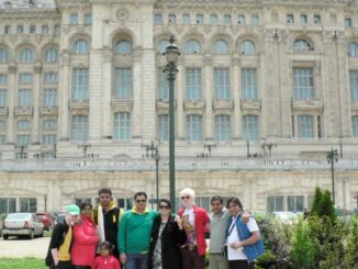 Grup de turiști indieni la Casa Poporului. FOTO: Alexandra Ionescu