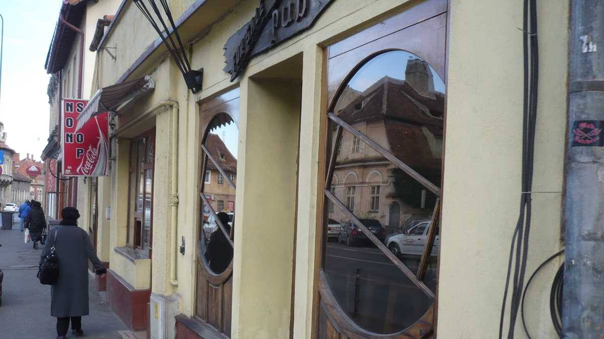 For Sale pub, Brașov. FOTO: Grig Bute, Ora de Turism