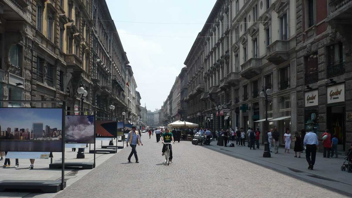 Via Dante, Milano, Italia. FOTO: Grig Bute, Ora de Turism