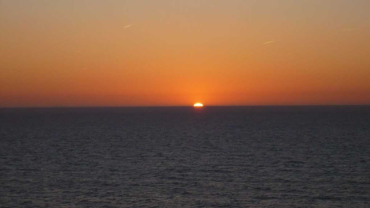 Apus de soare în Marea Nordului, Haga, Olanda. FOTO: Grig Bute, Ora de Turism