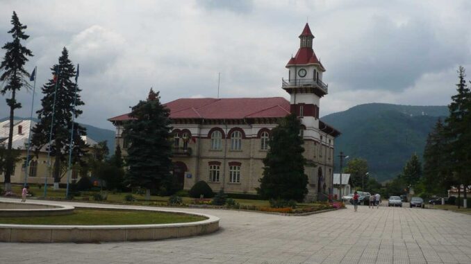 Primăria Tîrgu Ocna, jud. Bacău. FOTO: Grig Bute, Ora de Turism