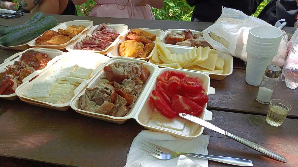 Picnic în Masivul Stara Planina, Serbia. FOTO: Grig Bute, Ora de Turism