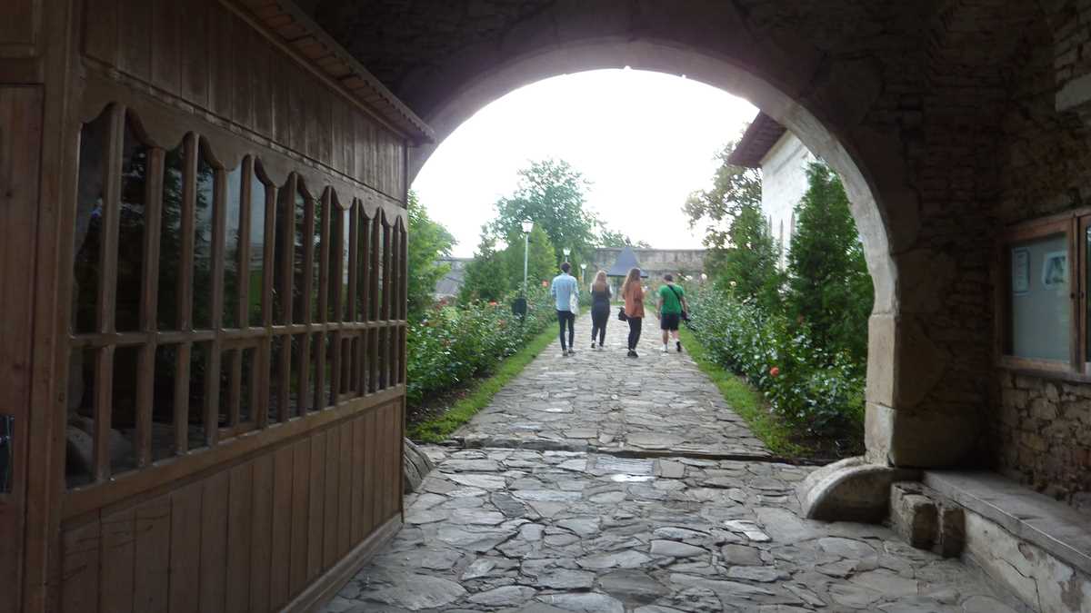 Mănăstirea Probota, jud. Suceava. FOTO: Grig Bute, Ora de Turism