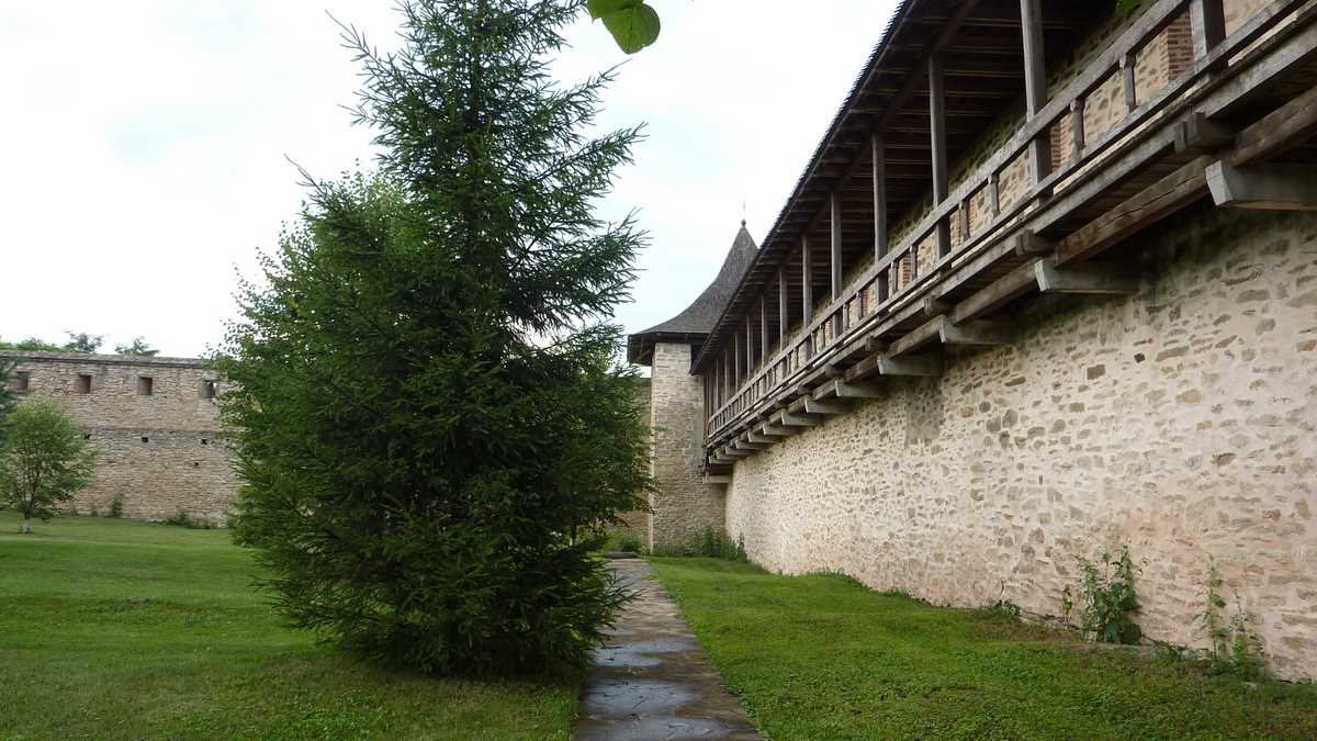 Mănăstirea Probota, jud. Suceava. FOTO: Grig Bute, Ora de Turism