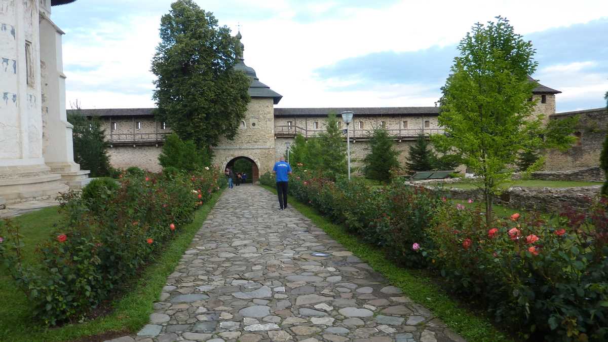 Mănăstirea Probota, jud. Suceava. FOTO: Grig Bute, Ora de Turism