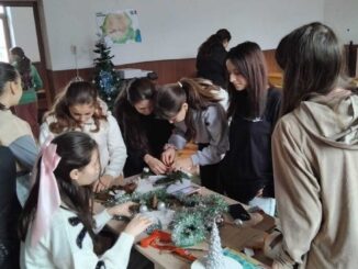 Activități cu tineri în județul Caraș-Severin. FOTO: Asociația BUNETI