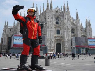 Skier selfie at Milan cathedral. FOTO: Ora de Turism + AI