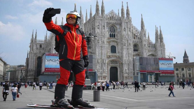 Skier selfie at Milan cathedral. FOTO: Ora de Turism + AI