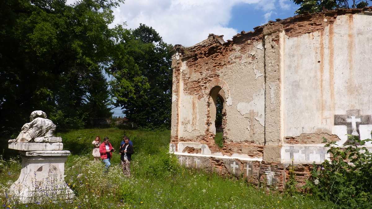 Capela Romano-Catolică din ansamblul curții boierești a lui Mavros Cantacuzino, Măgureni, județul Prahova. FOTO: Grig Bute, Ora de Turism