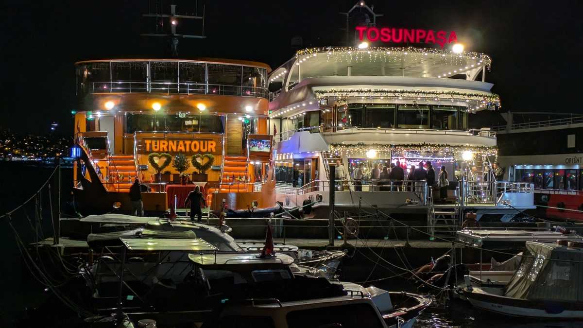 Vasul-restaurant Tosun Pașa, Istanbul. FOTO: Grig Bute, Ora de Turism