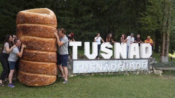Băile Tușnad, jud. Harghita. FOTO: Ora de Turism + DALL·E 3 / OpenAI