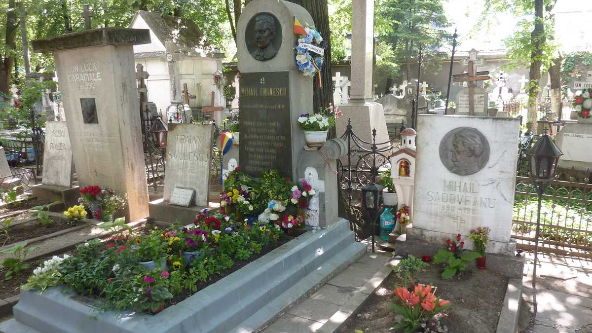 Mihai Eminescu, Cimitirul Bellu, București. FOTO: Grig Bute, Ora de Turism + DALL·E 3 / OpenAI