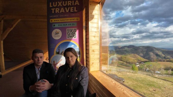 Diana și Darius Strugari, investitori în turism din județul Bistrița-Năsăud. FOTO: Grig Bute, Ora de Turism