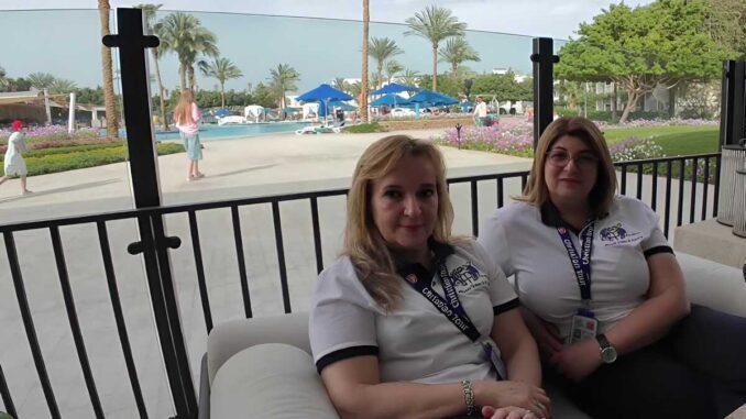 Alina Măguran și Alina Sofia Aprofirei, ghizi Christian Tour, Hurghada. FOTO: Grig Bute, Ora de Turism
