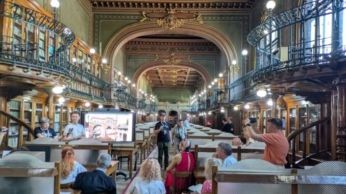 Jurnaliști străini la Biblioteca Universității Alexandru Ioan Cuza, Iași. FOTO: Grig Bute, Ora de Turism