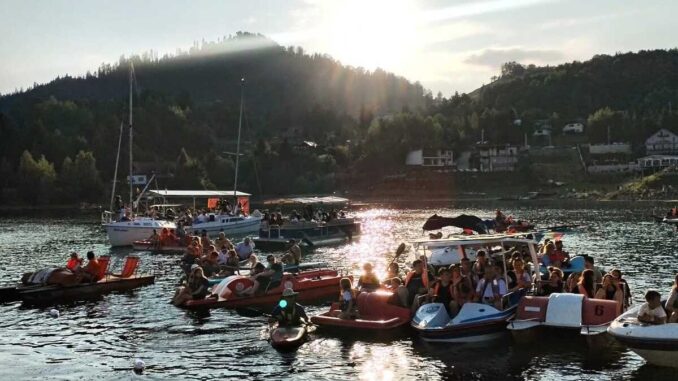 Rapsodie pe lac, Colibița, județul Bistrița-Năsăud. FOTO: Asociația Garantat Colibița