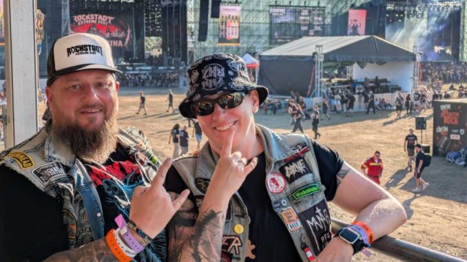 Heiko și Stefi, din Germania, la Rockstadt Extreme Fest 2026, Ghimbav. FOTO: Grig Bute, Ora de Turism