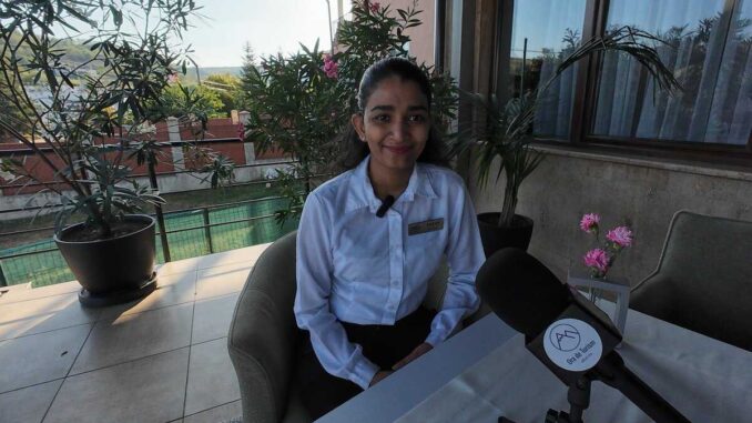 Sachintha Lashani, ospătar din Sri Lanka, hotel Aria by Brilliant, Zalău. FOTO: Grig Bute, Ora de Turism